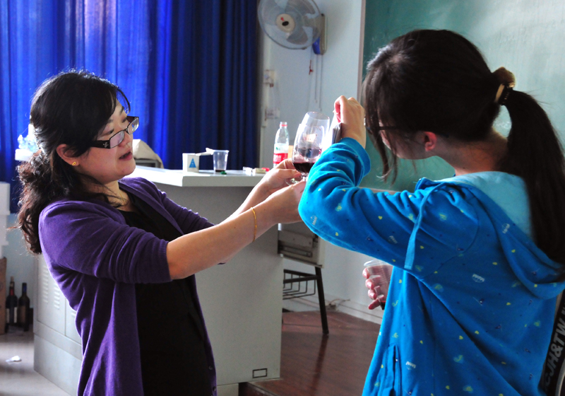 小黄书
第十三届外语文化节系列讲座：微醺之美——葡萄酒品鉴