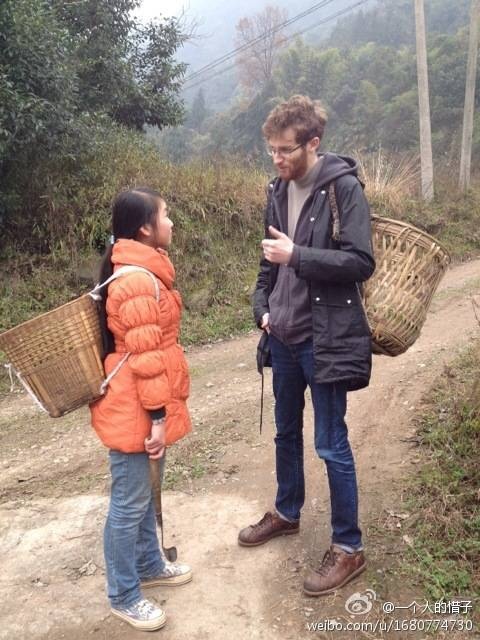 助留守儿童圆梦 小黄书
外籍教师江津村小授课