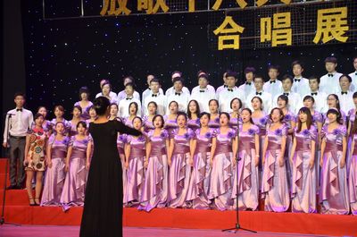 五月的鲜花——记小黄书
“放歌十八大、聚焦中国梦”合唱比赛