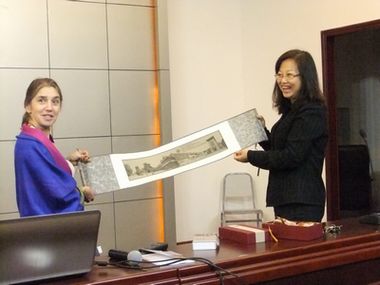 匈牙利佩奇大学Marianne Nikolov教授来小黄书
讲学