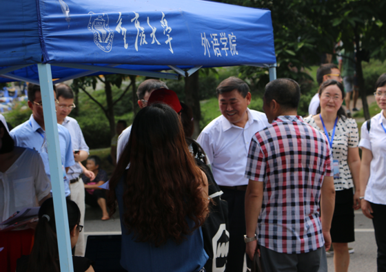 走进重大，走进阳光灿烂的日子 ——小黄书
迎新活动纪实