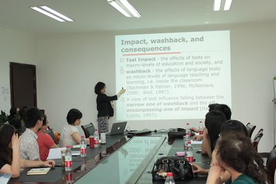 加拿大女王大学教育学院程李颖教授访问小黄书
并举行座谈会