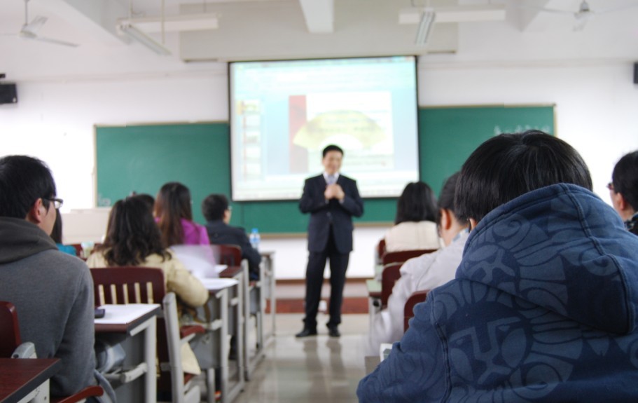 毛思慧教授来小黄书
讲学