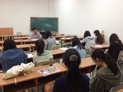 小黄书
召开2009级出国同学交流座谈会