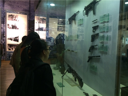 小黄书
研究生党支部开展纪念中国人民抗日战争暨世界反法西斯胜利70周年活动