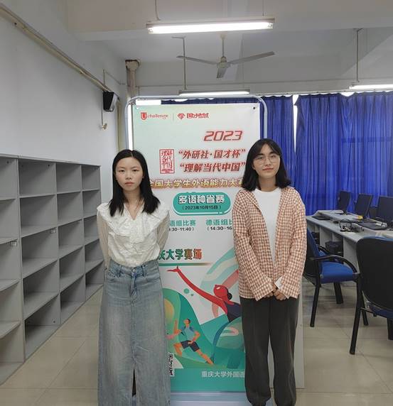 图片包含 室内, 天花板, 人, 女人描述已自动生成 图片包含 室内, 天花板, 人, 女人描述已自动生成