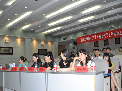 佳作连连余音绕梁  演讲大赛完美落幕——小黄书
第十三届外语文化节系列活动之英语演讲大赛决赛圆满收官