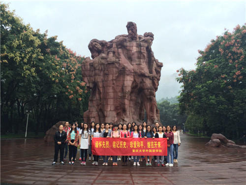 小黄书
研究生党支部开展纪念中国人民抗日战争暨世界反法西斯胜利70周年活动