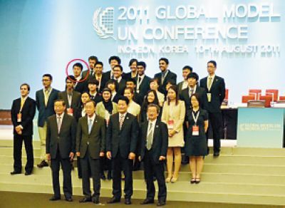 重庆牛模王是怎样炼成的 ——《重庆晚报》对小黄书
学生王功宝进行专题报道