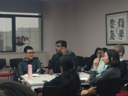 架沟通之桥–全球化时代外语课程的使命小黄书
“外语课堂中的跨文化沟通能力培养工作坊”成功举办